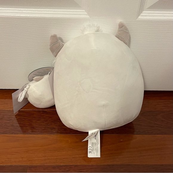 Amleth the Winter Yeti Mallows & Minis Squishmallow Set (8” and 3.5” Clip) - Picture 4 of 4